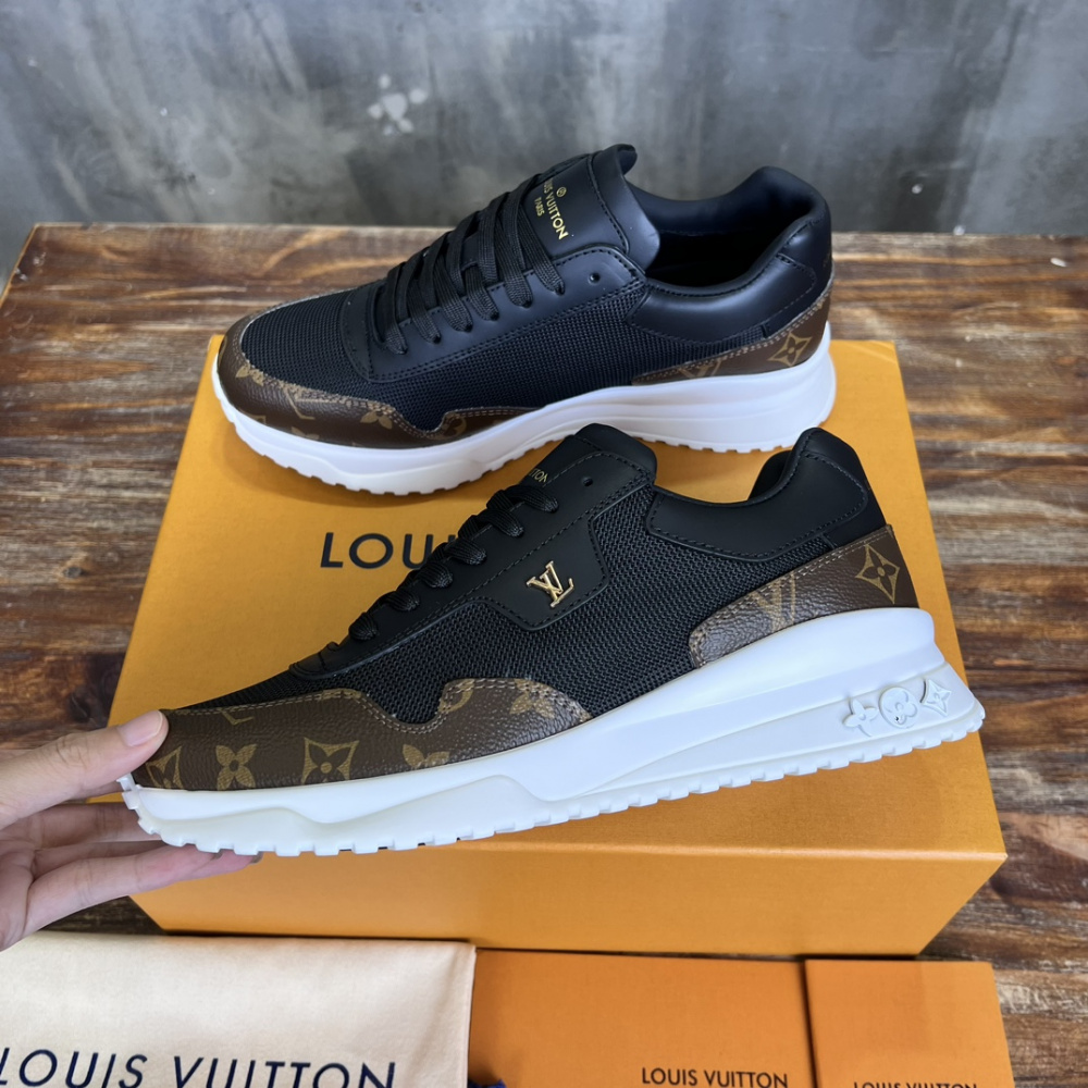 Louis Vuitton Tênis Run Away Preto/Canvas Monogram