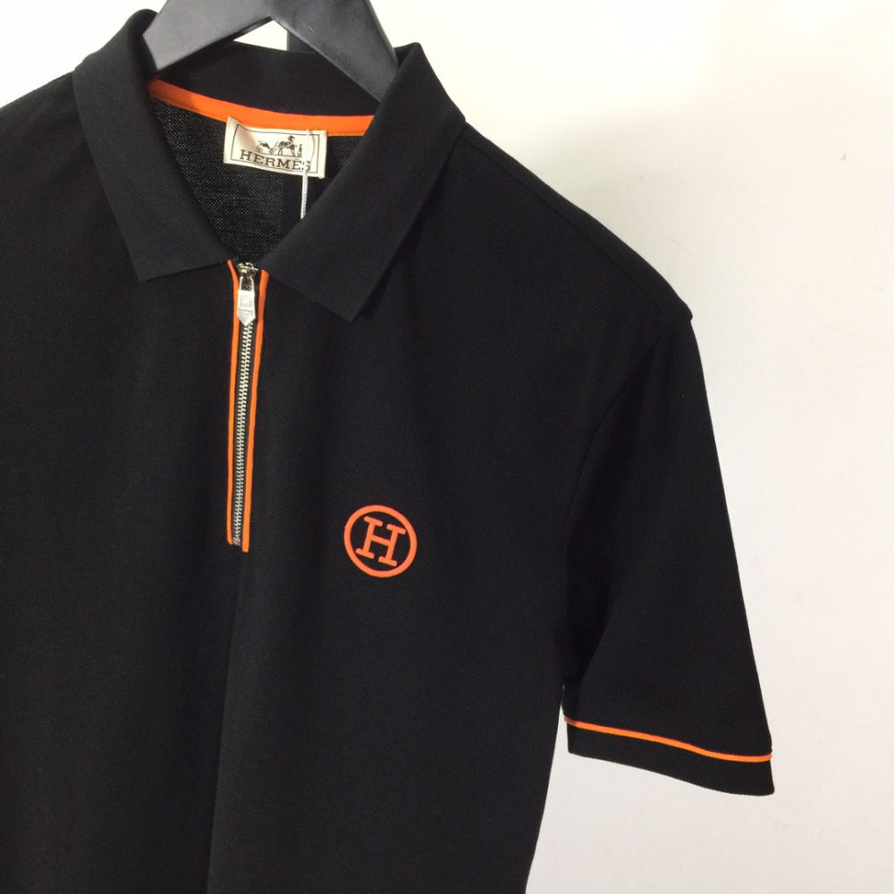 Camiseta Hermès com bordado H e zíper Preta