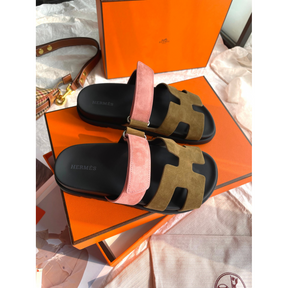 Sandália Hermès Chypre em Camurça Rosa/Marrom