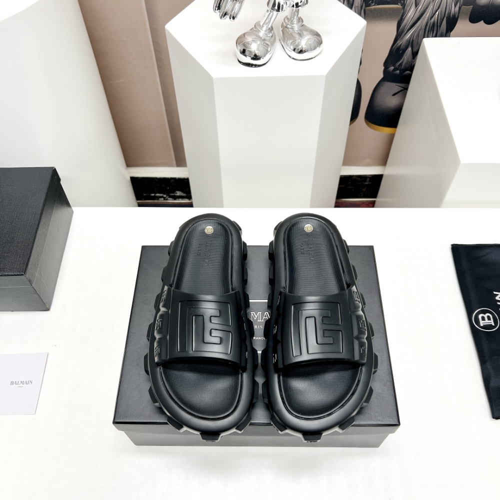 Slide Balmain Chinelo com Monogram em Relevo Preto