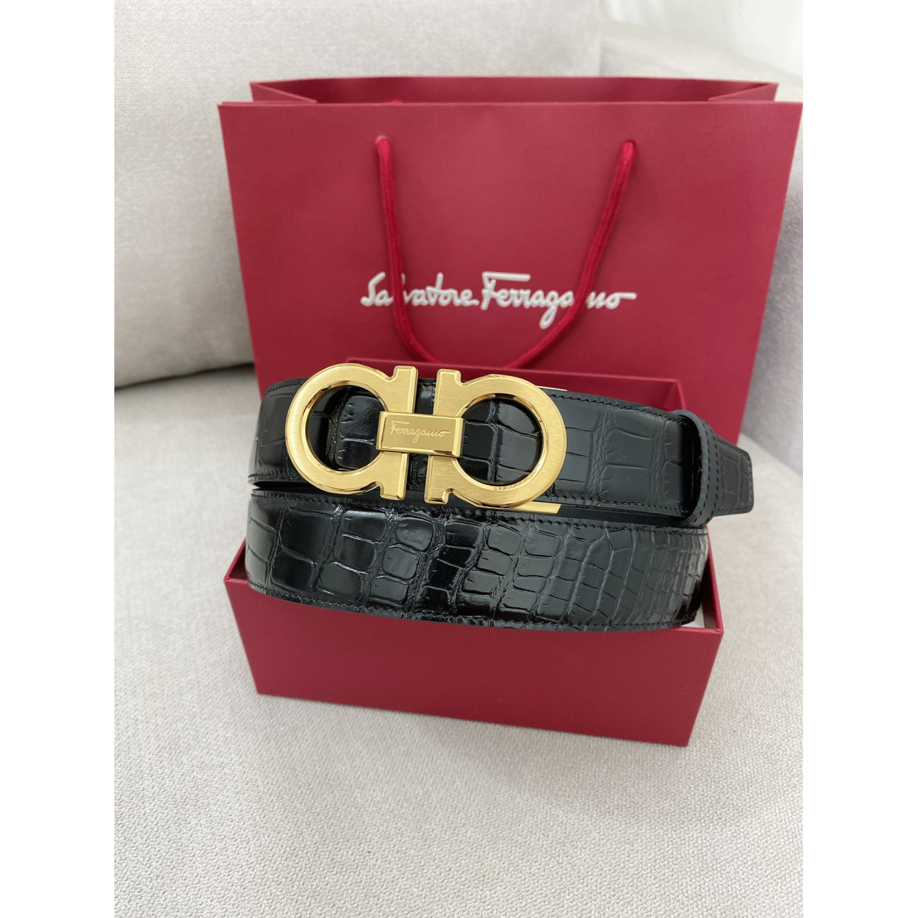 Cinto Salvatore Ferragamo Gancini Couro Croco Preto Fivela Dourada 3,5cm