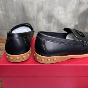 Valentino Garavani Leisure Flows Leather Loafers Preto