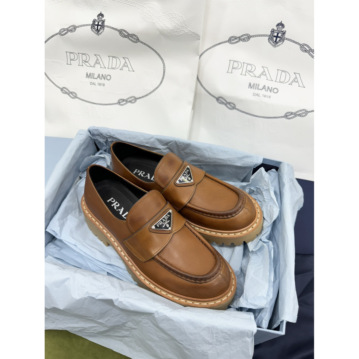 Loafer Prada Mocassim em Couro Marrom