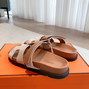 Sandália Hermès Chypre em Canvas Natural
