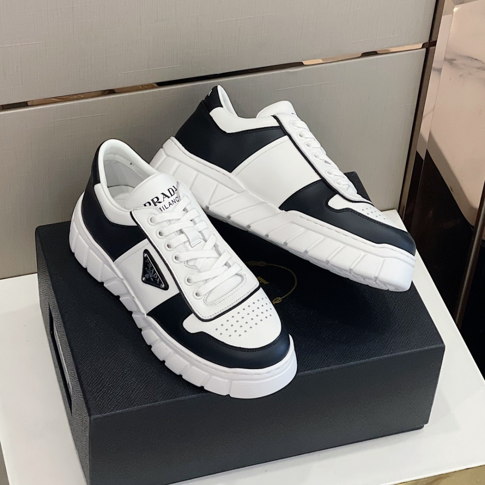 Tênis Prada em Couro Branco/Preto