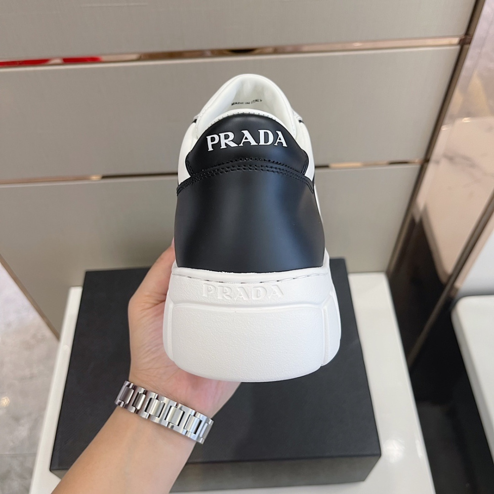 Tênis Prada em Couro Branco/Preto