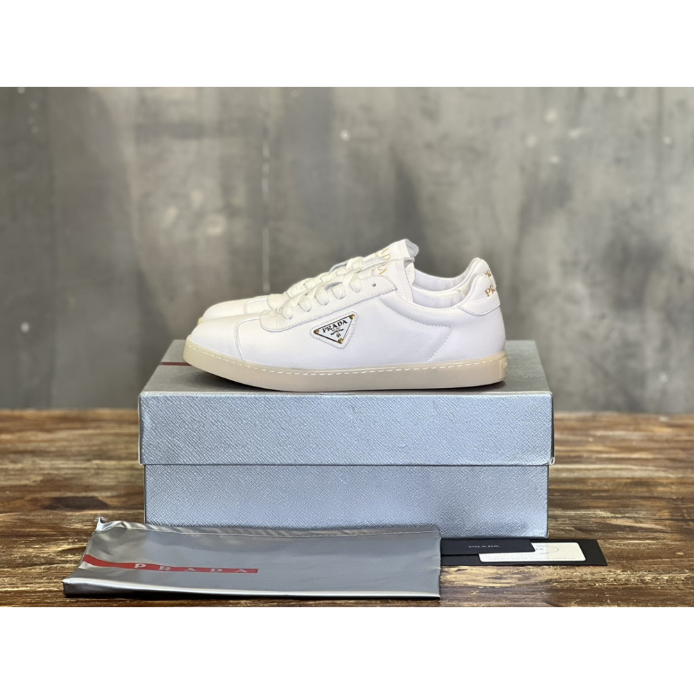 Prada Tênis de Couro com Logo Branco