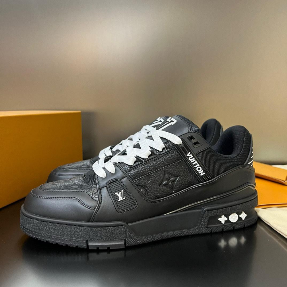 Louis Vuitton Trainer All Black