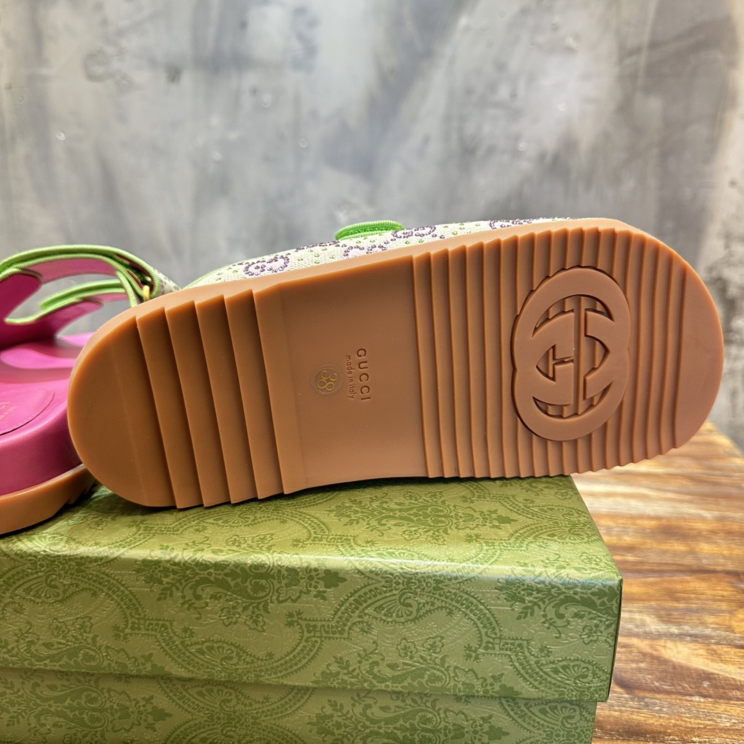 Sandália Gucci Double G-plaque em Raffia Verde/Rosa