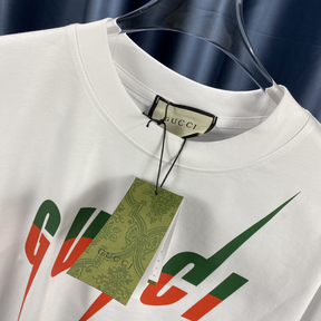 Camiseta com estampa Gucci Blade Branca