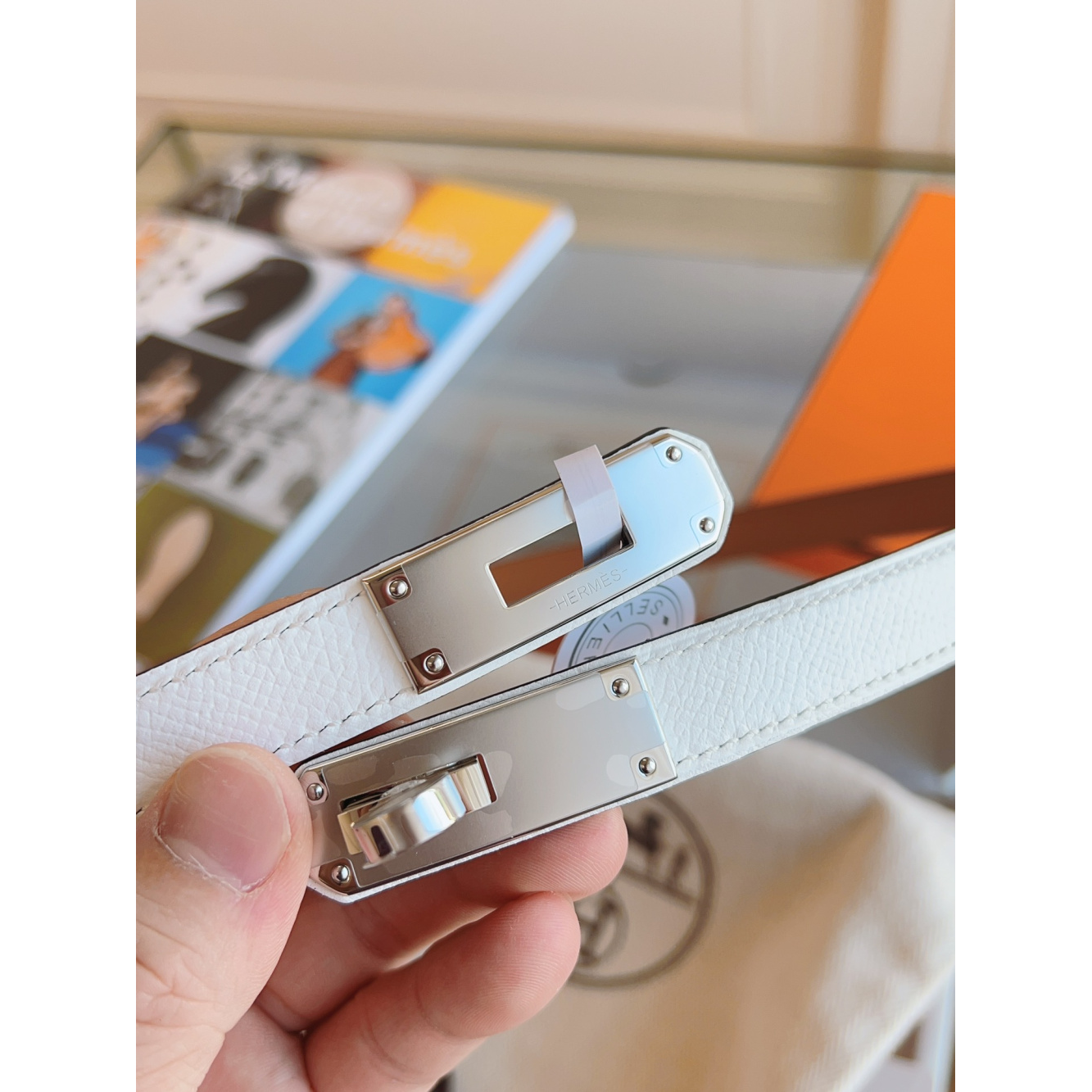 Cinto Hermès Kelly em Couro Branco com Fivela Kelly Prata 1.8cm