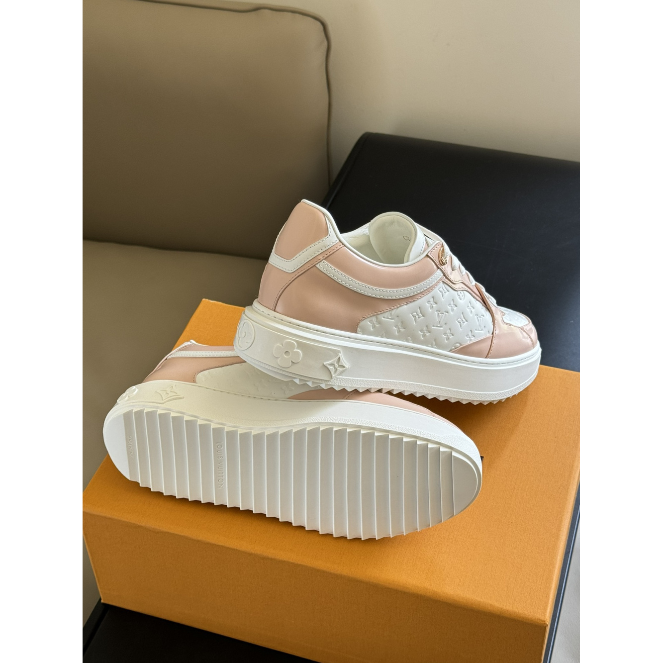 Louis Vuitton Time Out Tênis Sneakers