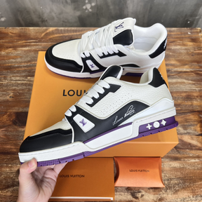 Tênis Louis Vuitton LV Trainer Couro Preto/Branco/Sola Roxa