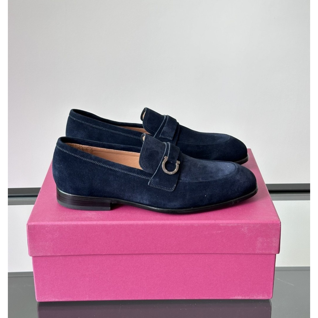 Sapato Mocassim Salvatore Ferragamo Social Camurça Azul Marinho com Fivela Gancini