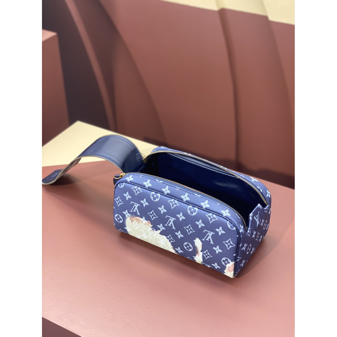 Necessaire Louis Vuitton LV Couro Monogram Denim Azul 28x15x16.5cm