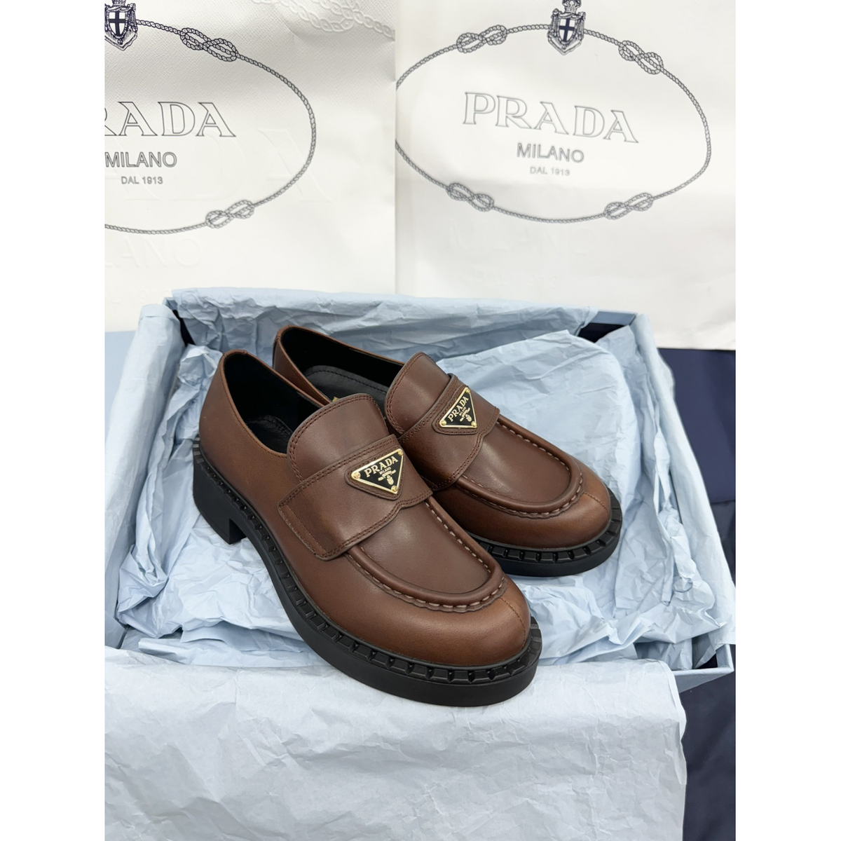 Loafer Prada em Couro escovado Ébano