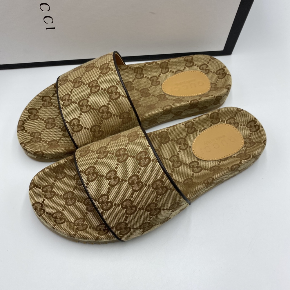 Chinelo Slide Gucci GG Supreme Marrom Sandália