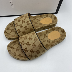 Chinelo Slide Gucci GG Supreme Marrom Sandália