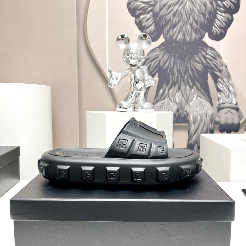 Slide Balmain Chinelo com Monogram em Relevo Preto