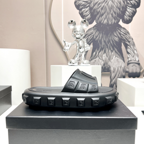 Slide Balmain Chinelo com Monogram em Relevo Preto