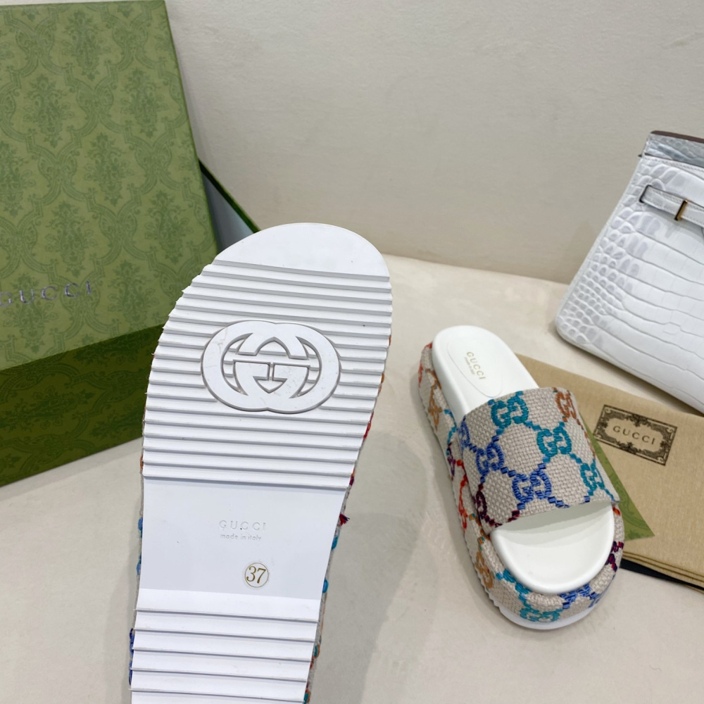 Sandália Gucci Angelina Embroidered Logo Flatform Slide Multicolor