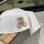 Boné Burberry Branco com Aba Xadrez