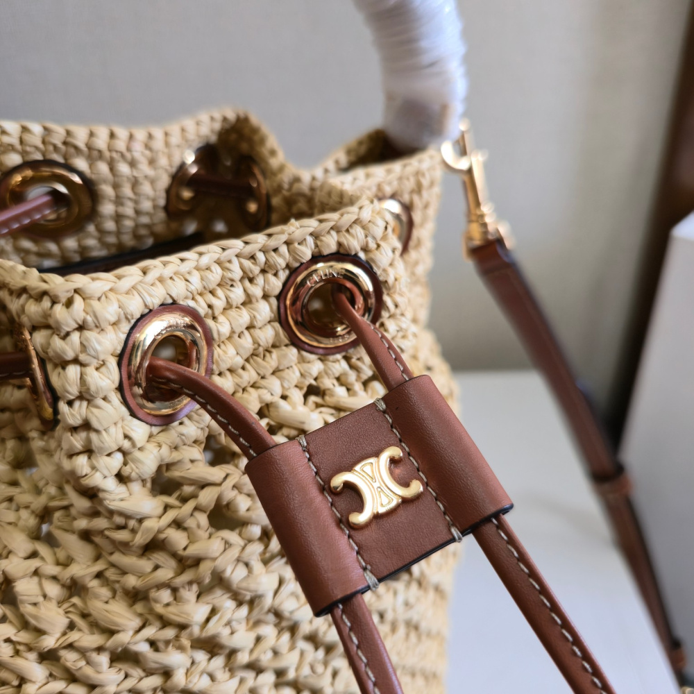 Bolsa Celine Teen Clara em Ráfia e Couro 16x19x16cm