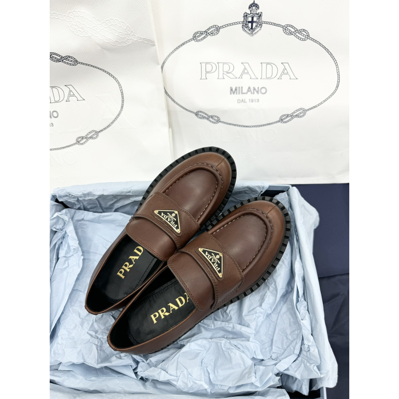 Loafer Prada em Couro escovado Ébano