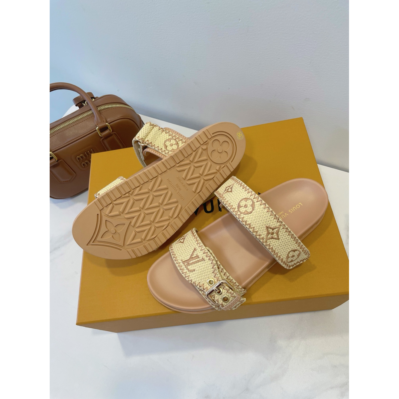 Sandália Louis Vuitton Papete Mule Bom Dia em Ráfia