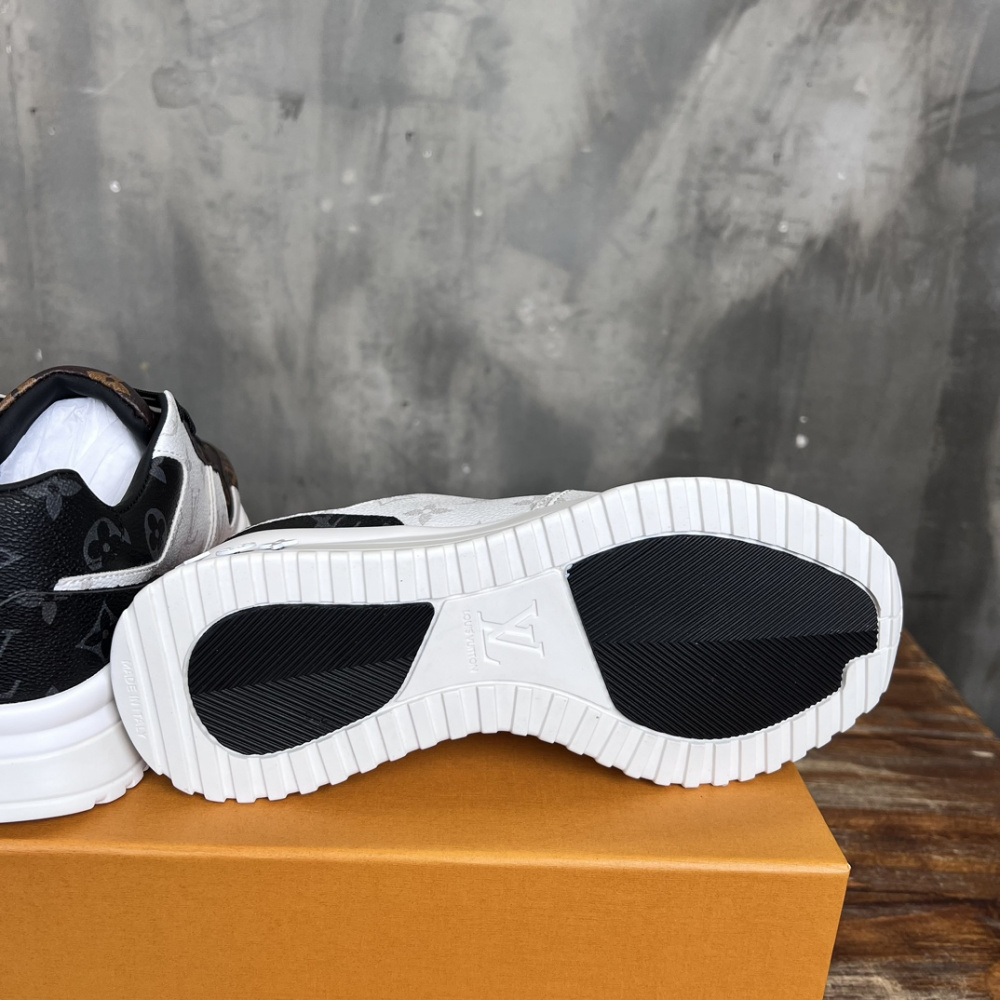 Louis Vuitton Tênis Run Away Tricolor/Canvas Monogram
