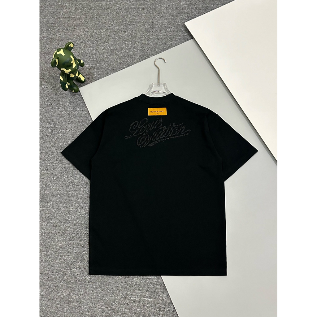 Camiseta de Algodão Louis Vuitton Logo LV Lovers Bordado Preta