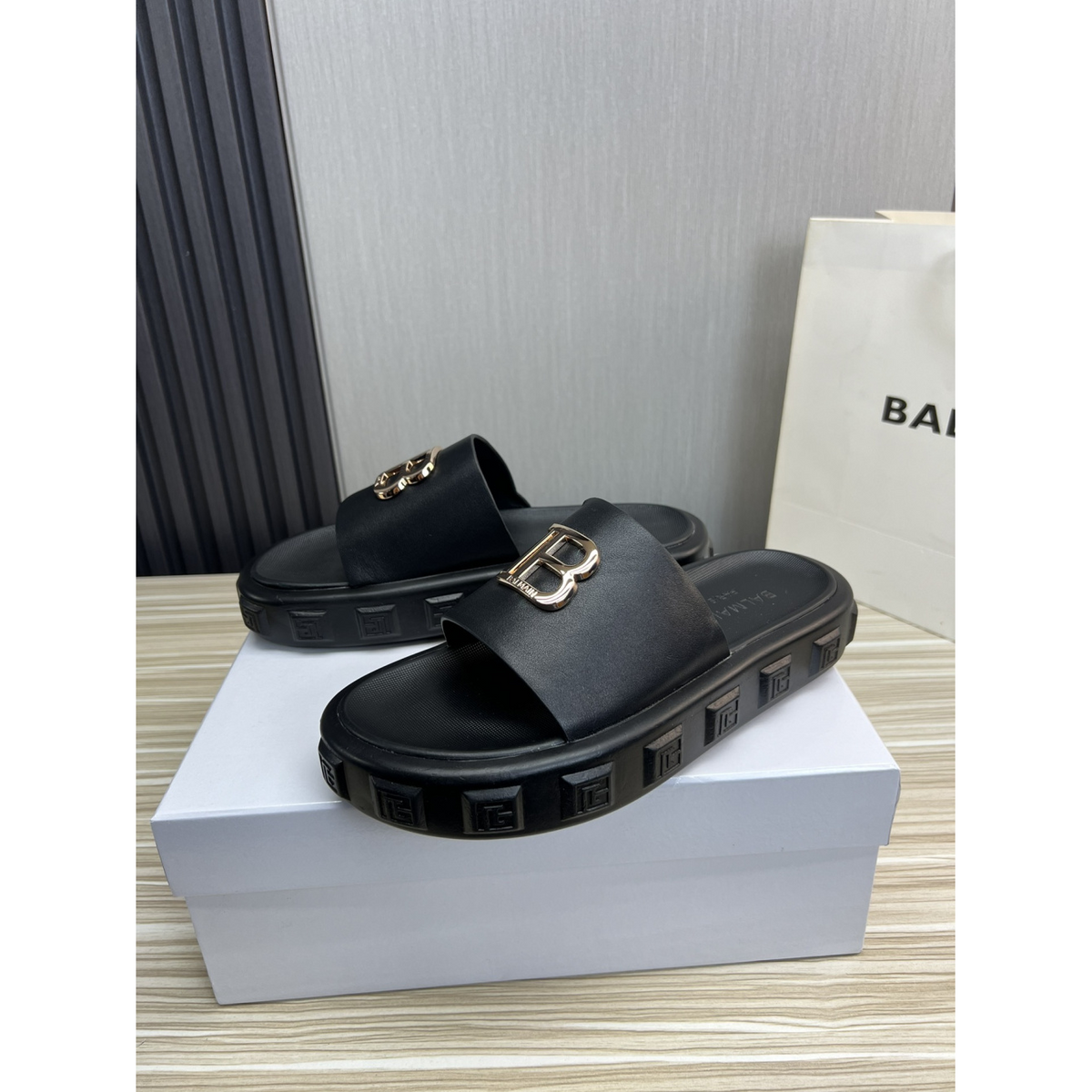 Slide Balmain Chinelo Preto com Logo B