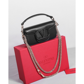 Bolsa Valentino Garavani Locò de Ombro em Pele de Bezerro Ferragem Prata 20x11x5cm