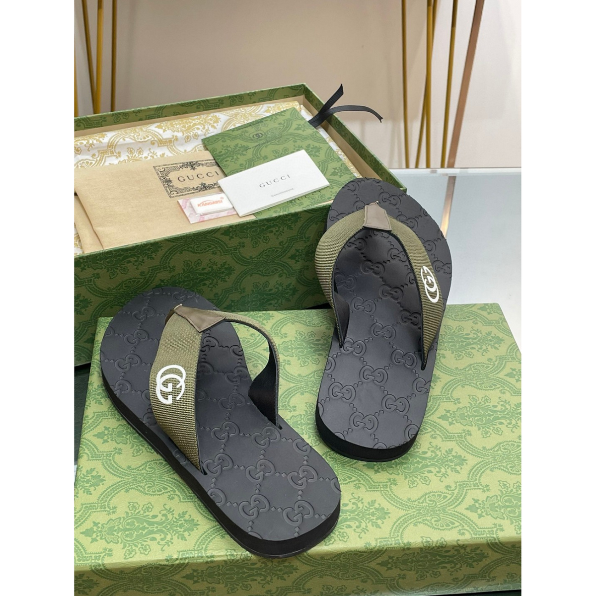 Gucci Chinelo Verde Militar