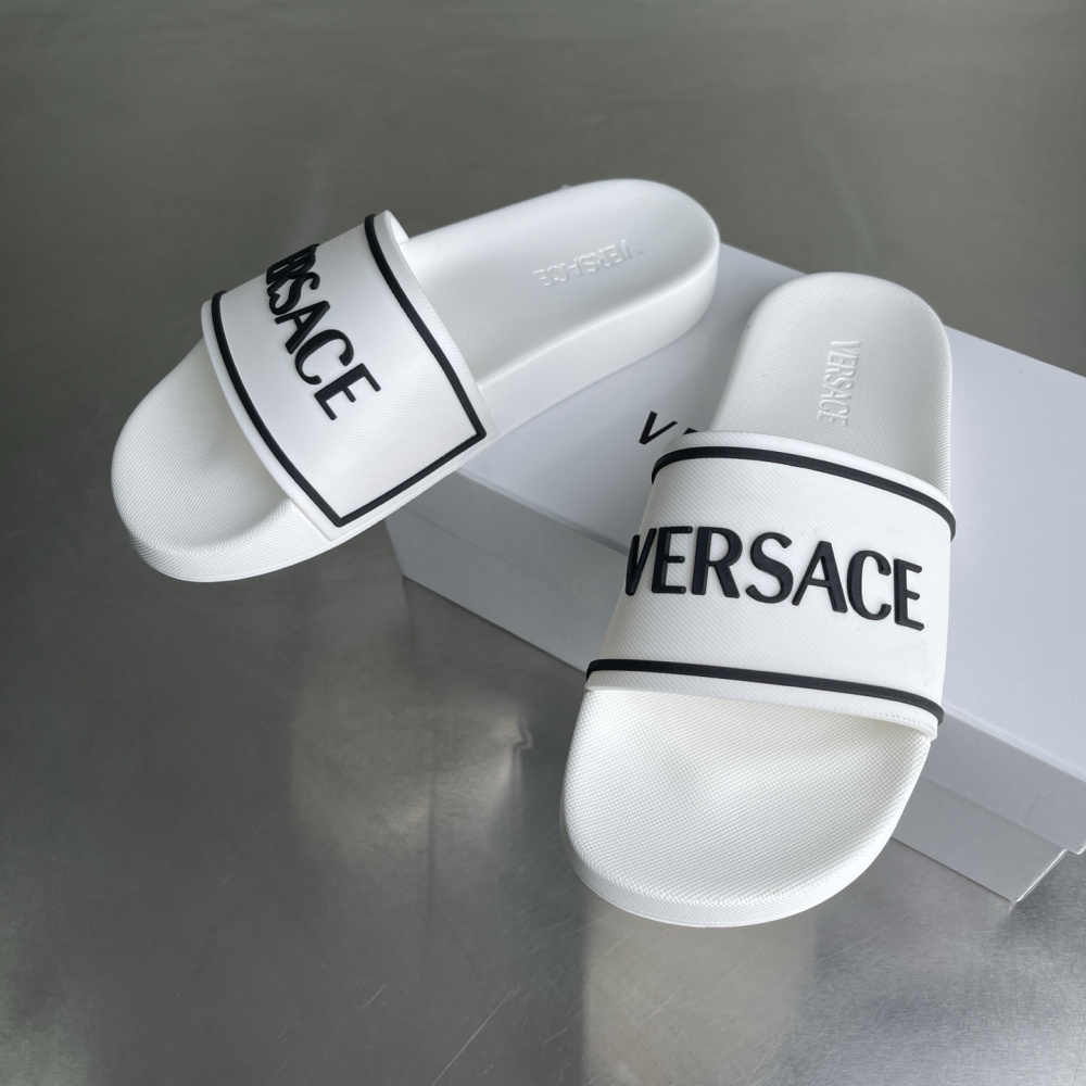 Chinelo Slide Versace Branco com escrita Preta
