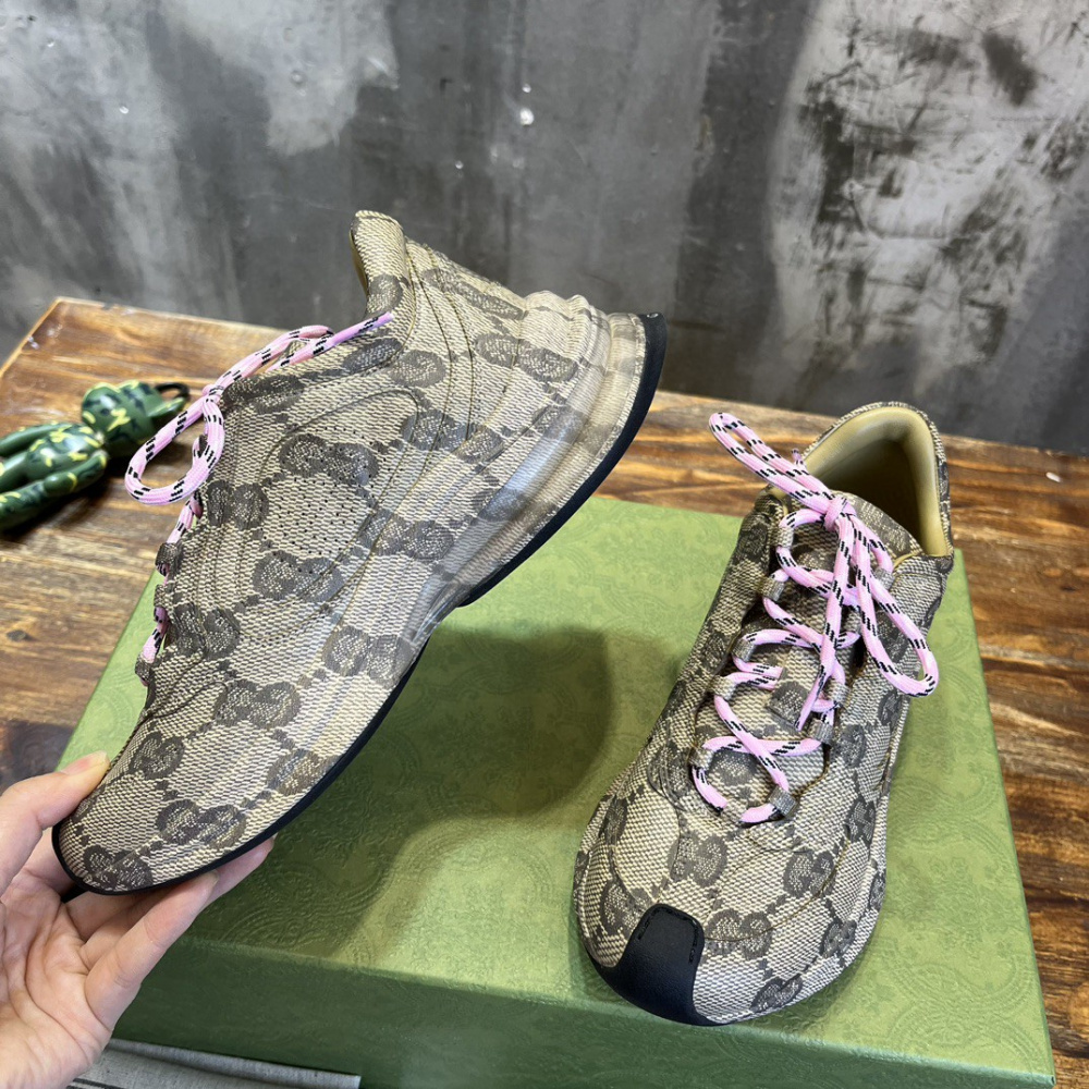 Tênis Gucci Monogram Run Sneaker Cadarço Rosa