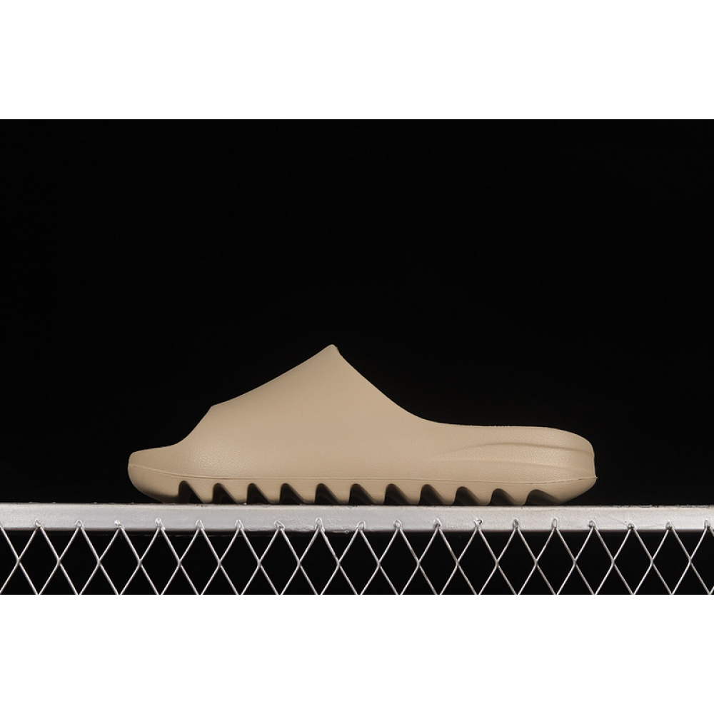 YEEZY SLIDES BROWN