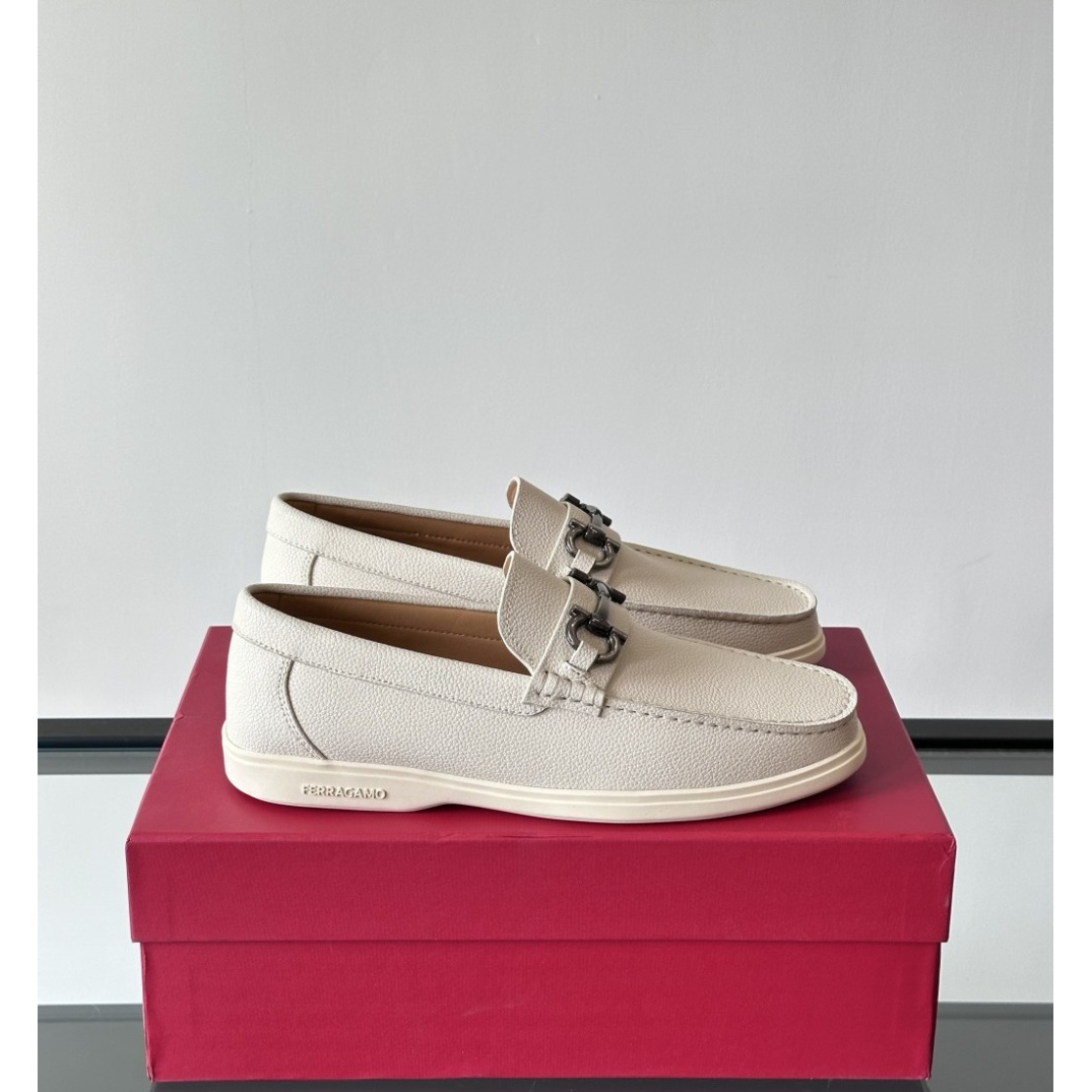 Sapato Mocassim Salvatore Ferragamo Casual Branco com Fivela Gancini
