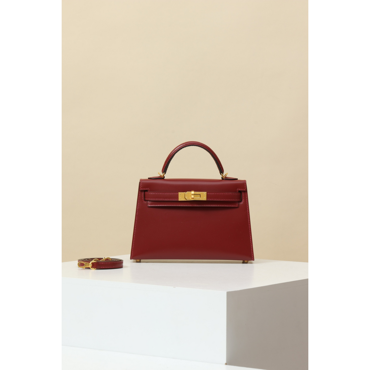 Bolsa Hermès Mini Kelly Ferragem Dourada Couro Liso 20x15x9cm