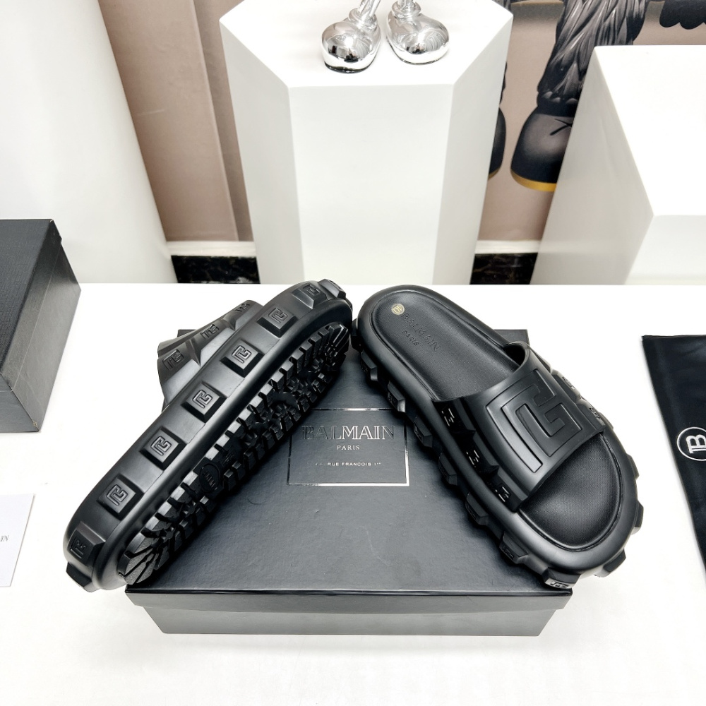 Slide Balmain Chinelo com Monogram em Relevo Preto