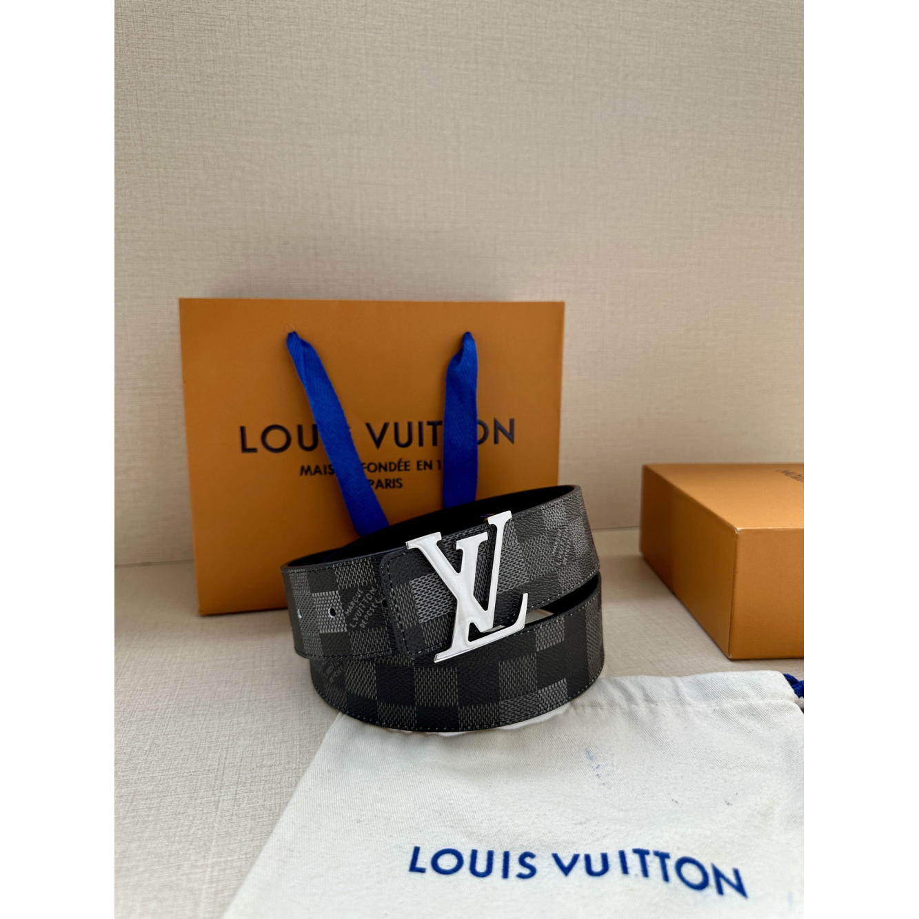 Cinto Louis Vuitton Initiales Reversível Damier Preto e Azul 4.0cm