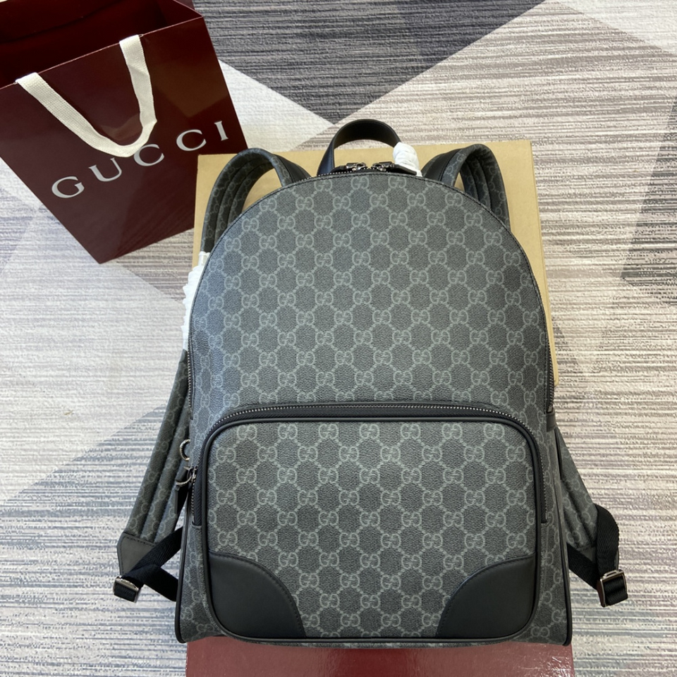 Mochila Gucci GG Emblem Cinza 31x41x18cm