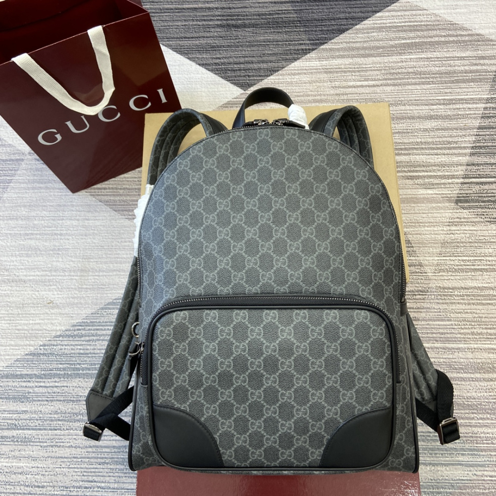 Mochila Gucci GG Emblem Cinza 31x41x18cm