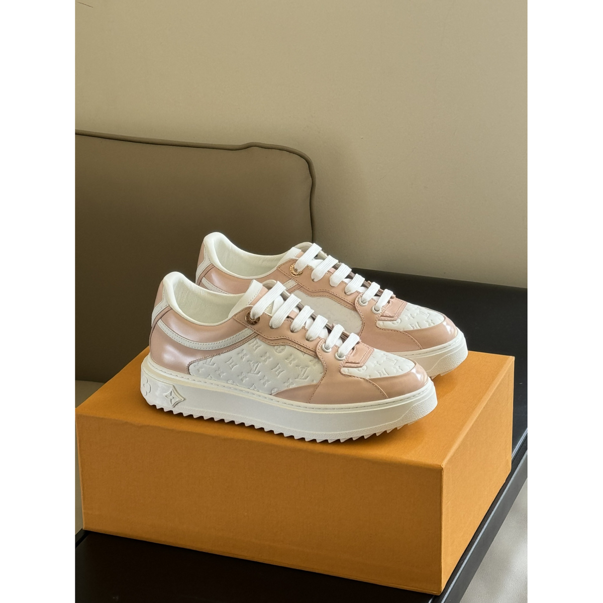 Louis Vuitton Time Out Tênis Sneakers