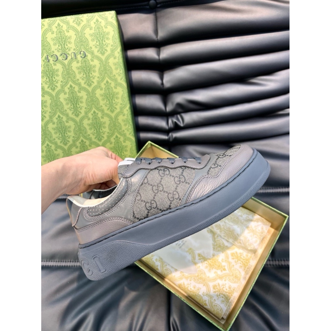 Tênis Gucci GG Supreme Cinza Escuro
