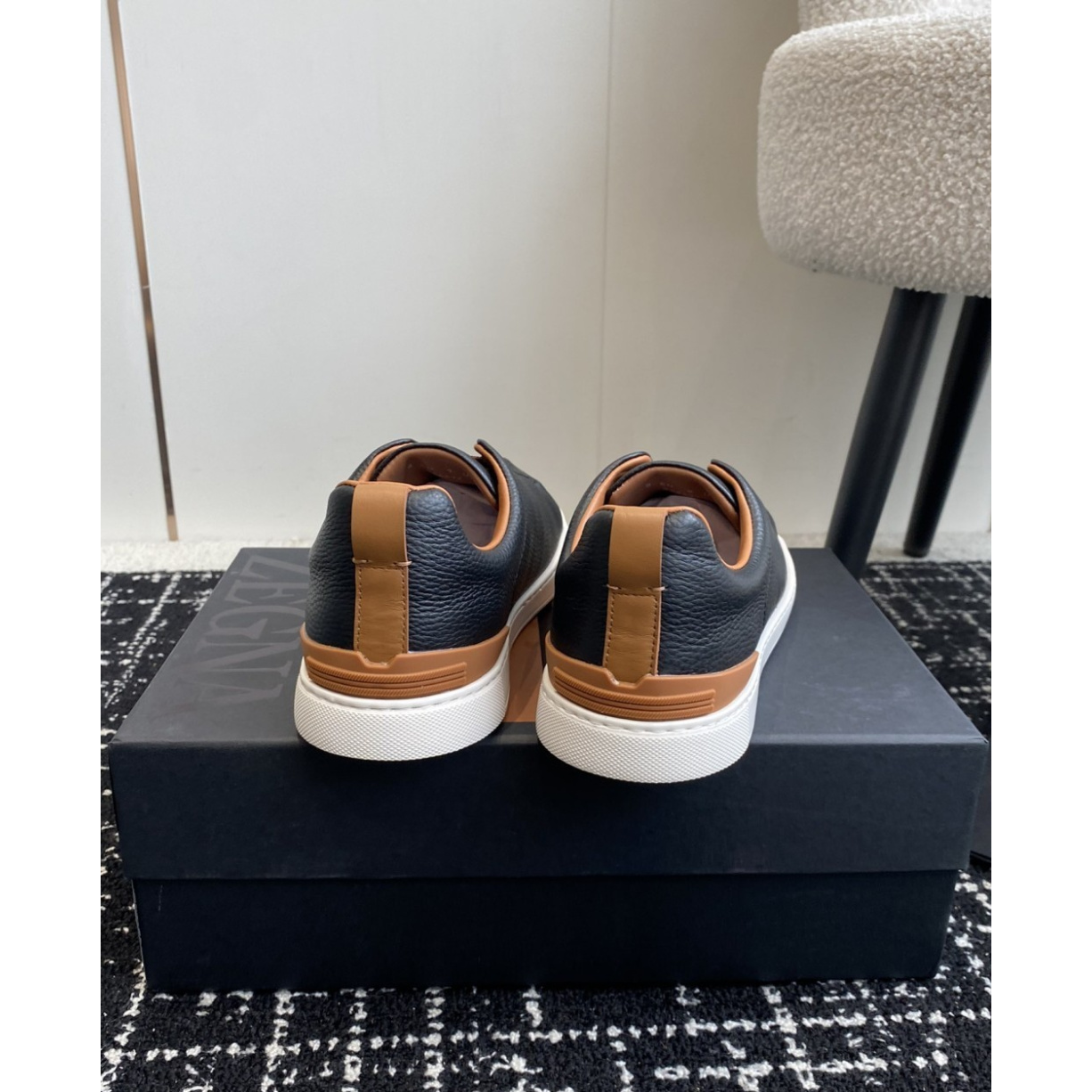 Zegna Triple Stitch em Couro Granulado Preto/Laranja