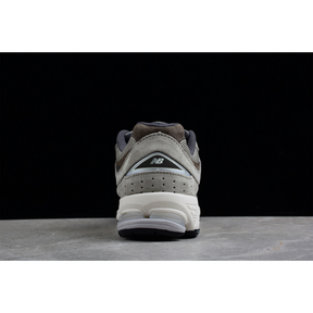 NB 2002R RUNNING SHOES WARM ALPACA/LIGHT CHALKBOARD