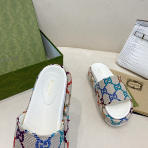 Sandália Gucci Angelina Embroidered Logo Flatform Slide Multicolor