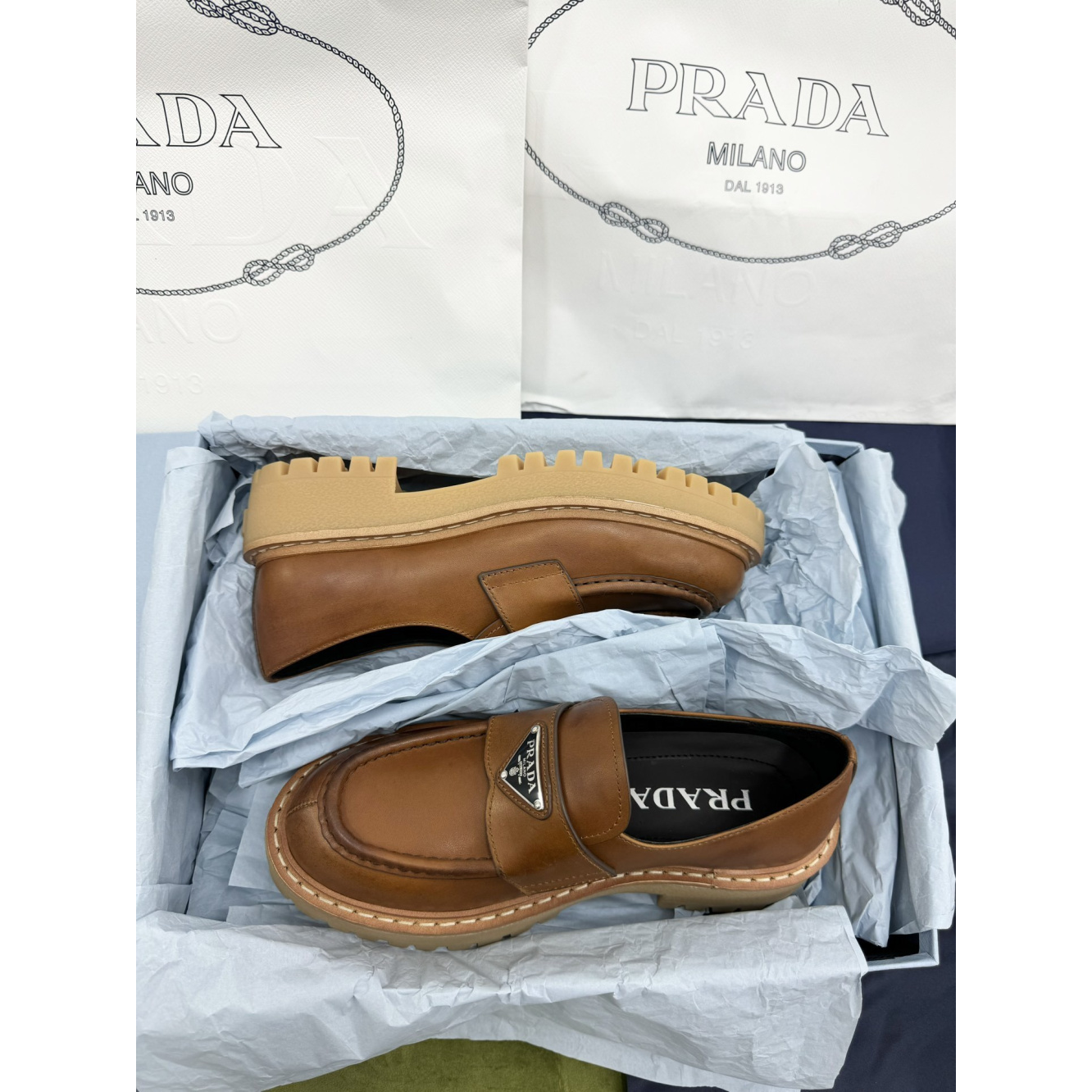 Loafer Prada Mocassim em Couro Marrom