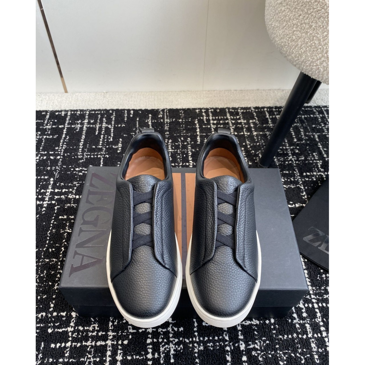 Zegna Triple Stitch em Couro Granulado Preto/Branco